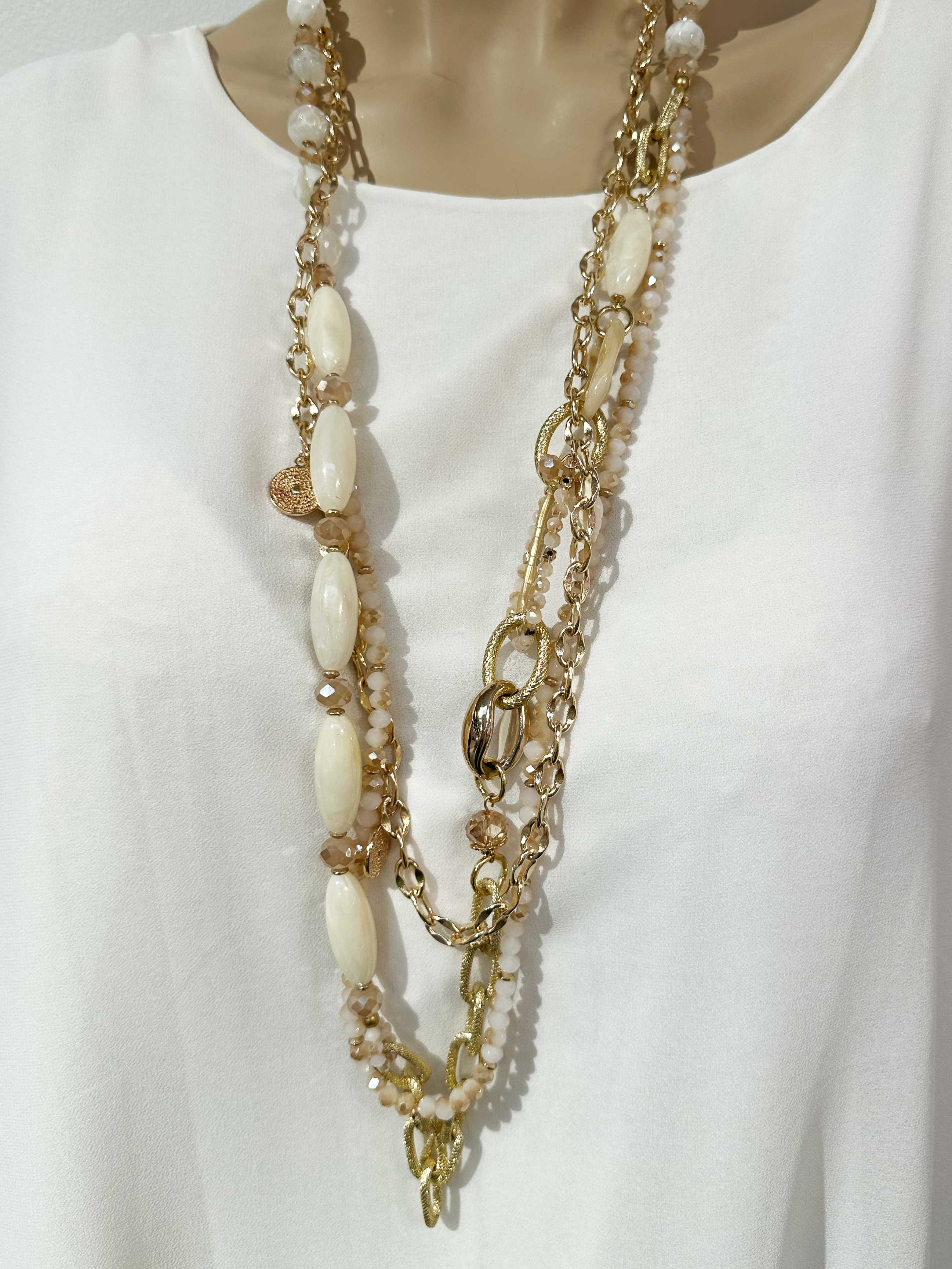 Gaia - Guldfarvet perlehalskæde med tre kæder